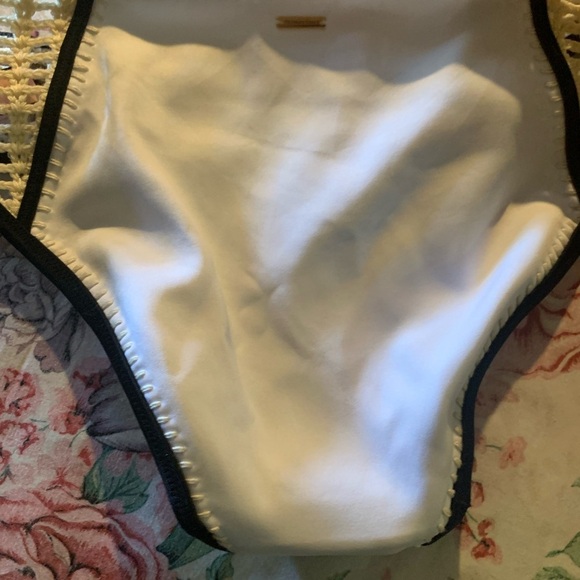 NWT Victoria Secret Elegant White and Black Bikini Bottom Size Large - Picture 7 of 12